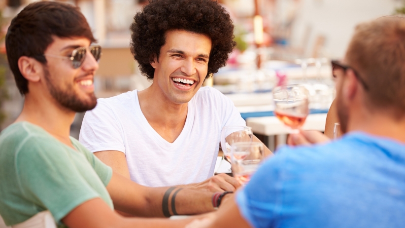 20150415145824-friends-un-male-meal-group-drink-talking-summer-restaurant-laughing-happy-men-guys